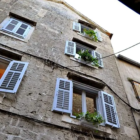 Heart Of The Apartment Split